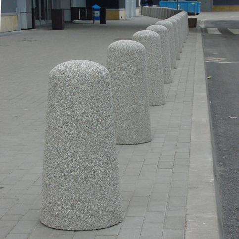 Betonowy pal parkingowy wykonany w technologii betonu płukanego.  Pal o średnicy 43 cm oraz wysokości 82 cm. Jako opcja dodatkowa - dodanie haków które umożliwiają montaż np. łańcuchów. 