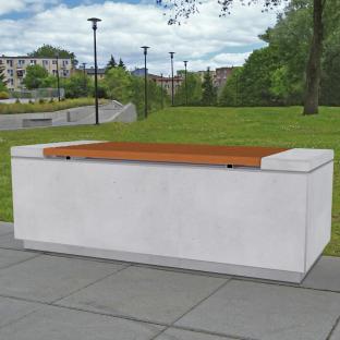 Betonowa ławka miejska wykonana w technologii betonu architektonicznego.
